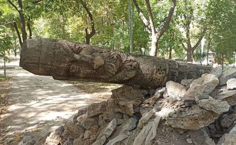 Ҳокимлик Дархонда олиб ташланган ёғоч ҳайкаллар бўйича маълумот берди