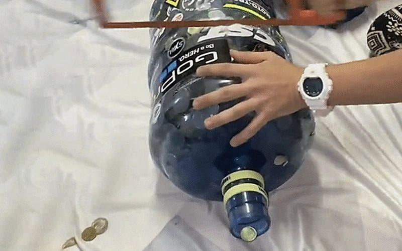 Малайзиялик йигит iPhone олиш учун 7 йил пул йиғди