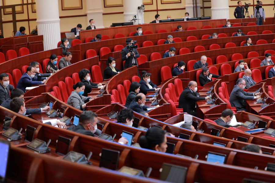 Qonunchilik palatasi va Senatga o‘zini o‘zi tarqatib yuborish vakolati beriladi