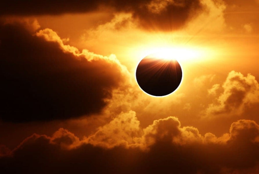Октябрда қуёш тутилиш ҳодисаси юз беради