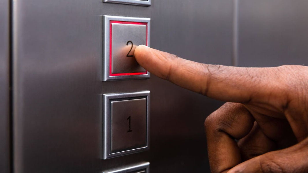 Uchtepa tumanida erkak liftda qizchaga tegajog‘lik qildi