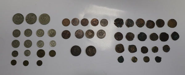 "Урганч" халқаро аэропортида 50 дона қадимий тангалар ушлаб қолинди