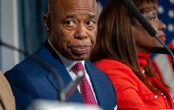 Нью-Йорк мери жинсий зўравонликда айбланмоқда