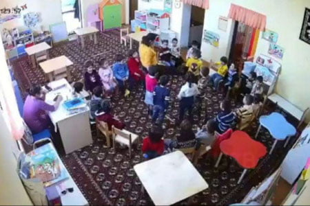 Болаларни уриб дарс ўтган тарбиячилар ишдан бўшатилди