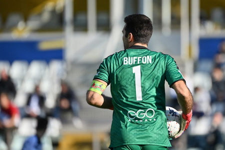 Италия футболи тарихидаги энг зўр футболчи аниқланди