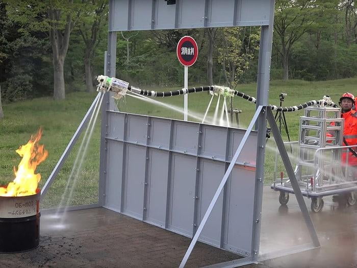 Японияда ёнғинларни ўчириш учун аждар-робот яратилди