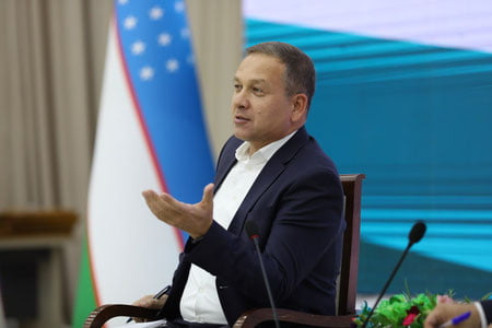 Навоий вилояти ҳокими ёшларга нималарни ваъда қилди?