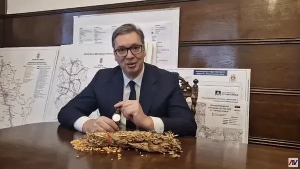 Сербия президенти 2024 йилда туғилган илк чақалоққа соат совға қилди