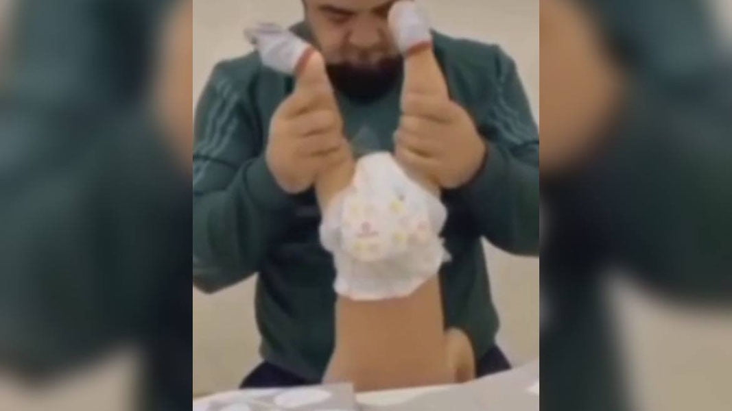 Bolasiga shafqatsizlik qilgan ota ozodlikda yurgani aytildi