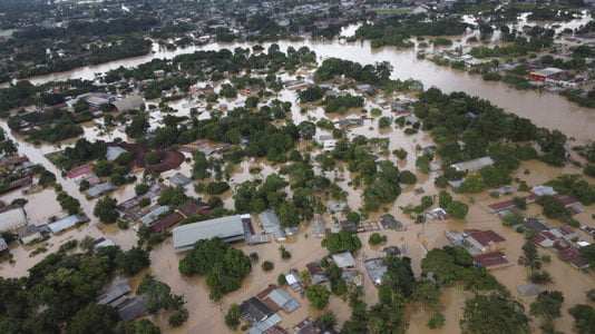 Боливияда сув тошқинлари оқибатида 40 киши ҳалок бўлди