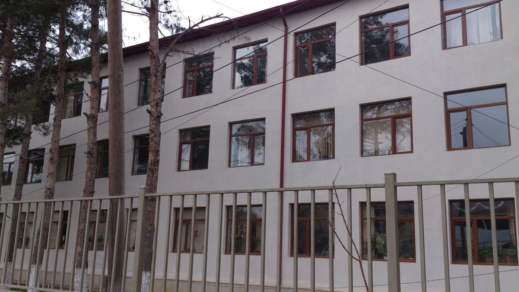 Тошкентда ўқувчи мактабга қурол билан келди