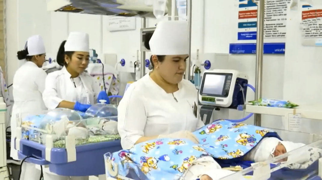 Samarqandda 10 yil farzand kutgan oilada to‘rt nafar egizak tug‘ildi