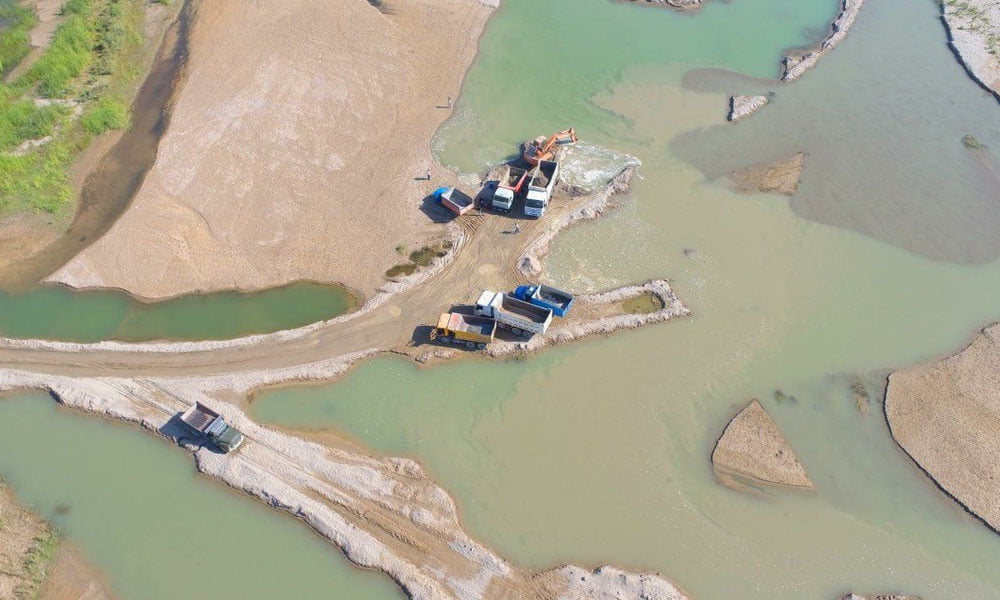 Sirdaryo o‘zanida noruda materiallarni qazib olishga muddatsiz moratoriy joriy qilinadi