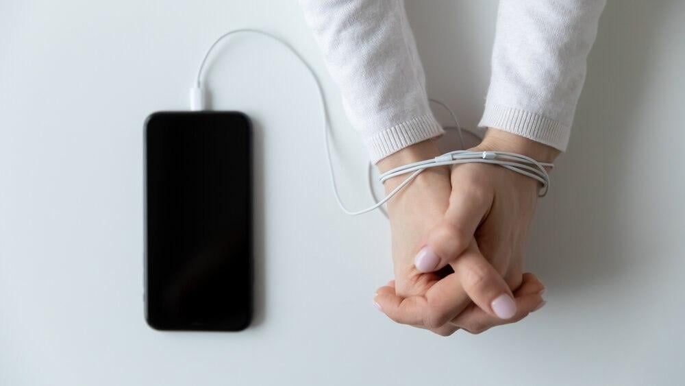 Болани телефонга қарамликдан қутқариш мумкинми?