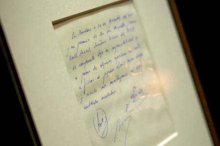 Messining salfetkada tuzilgan shartnomasi auksionda sotildi