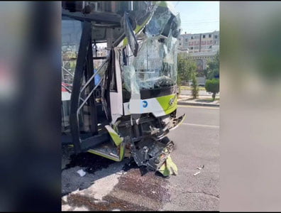 Тошкентда иккита автобус тўқнашиб кетди