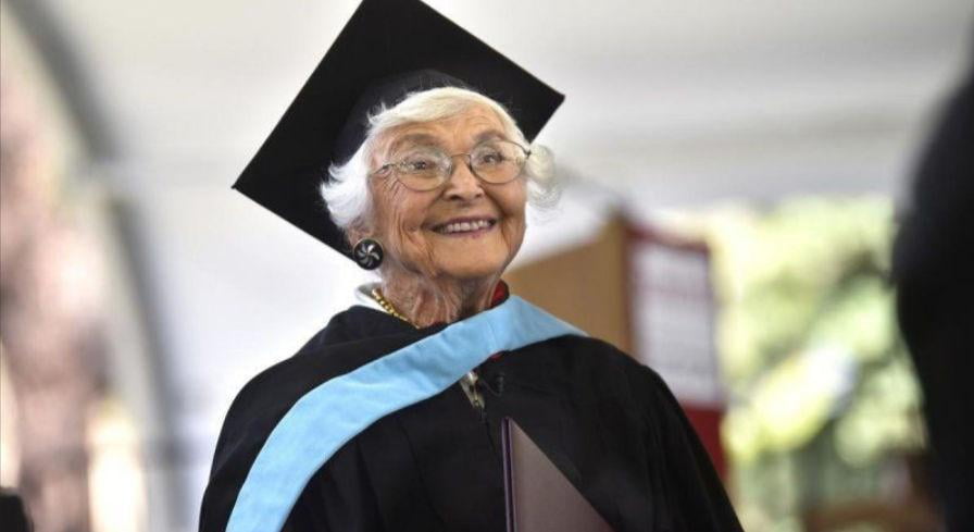 105 ёшли аёл магистрлик даражасини олди