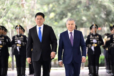 Мўғулистон президенти Кўксарой қароргоҳида тантали кутиб олинди