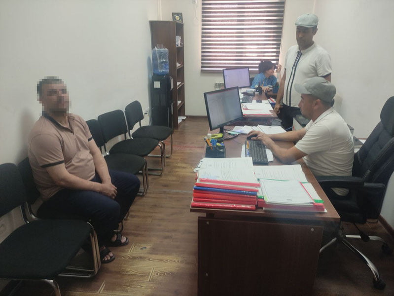 Алиментдан яширинган эркак бувисининг уйидан топилди