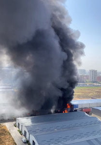 Янгиҳаёт туманида кучли ёнғин содир бўлди