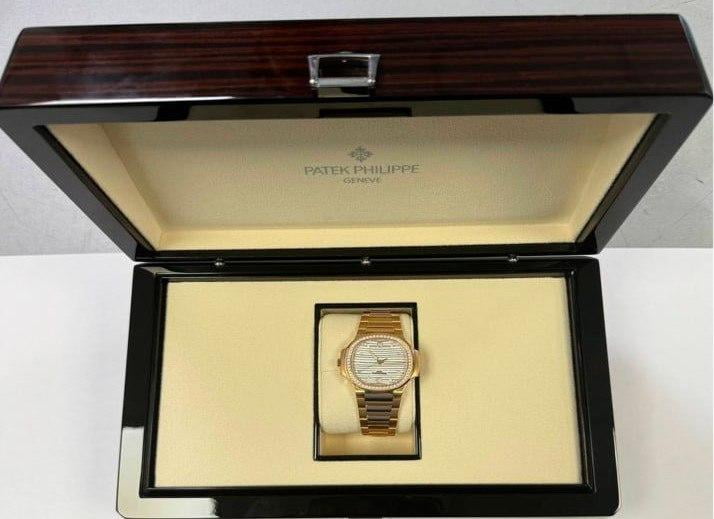 Тошкент аэропортида 1,5 млрд сўмлик соат тўхтатиб қолинди