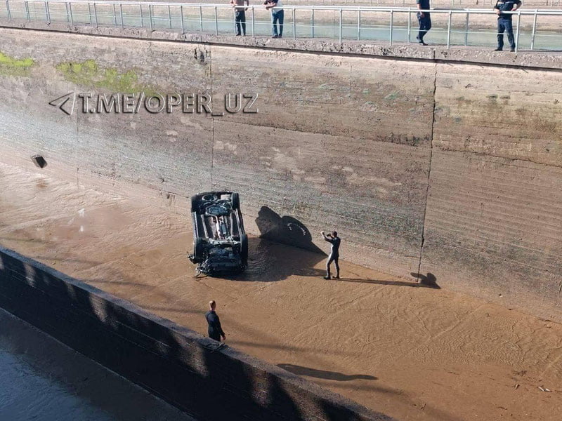 Бўстонлиқда Jetour сувда чўкиб кетди