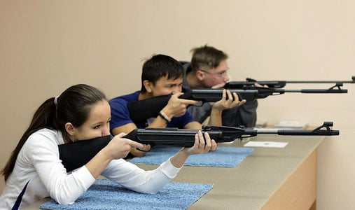 Yangi o‘quv yilidan maktablarda quroldan otish o‘rgatiladi