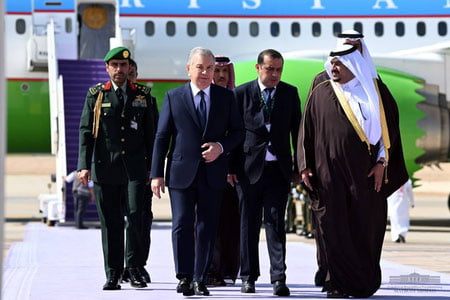 Президент Саудия Арабистонига етиб борди