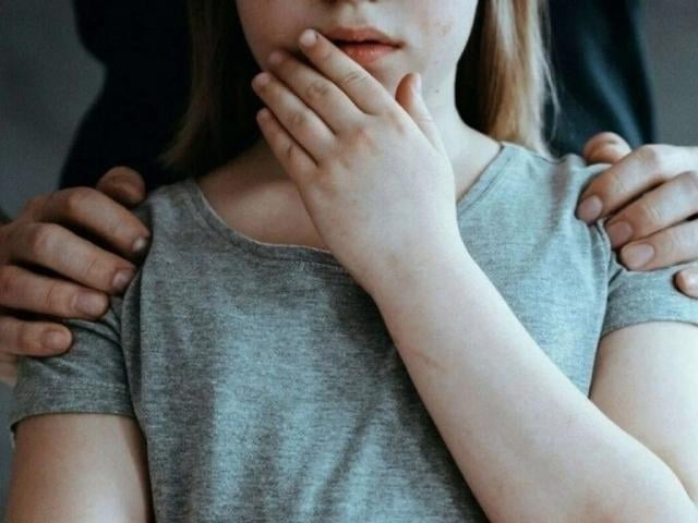 Тошкентда 3-синф қизларга шилқимлик қилган эркак қамалди