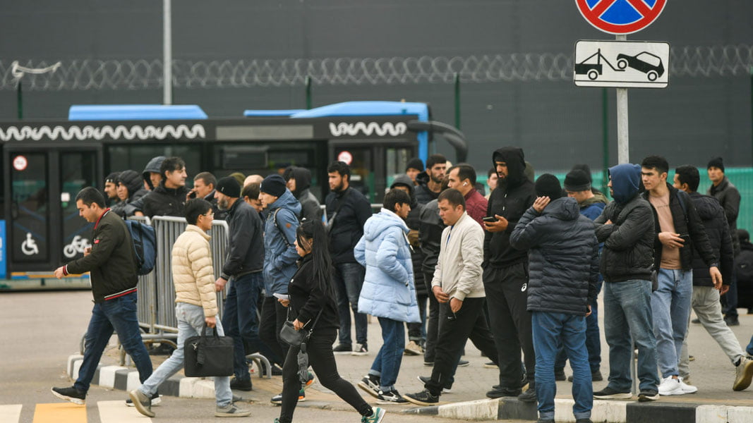 Rossiya migrantlarga yana bir taqiq qo‘ymoqda