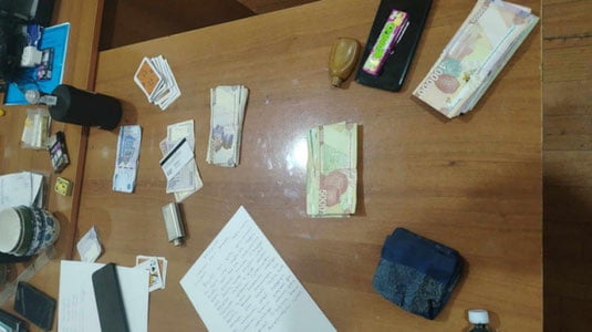 Maktab direktori xonasini qimorxonaga aylantirdi