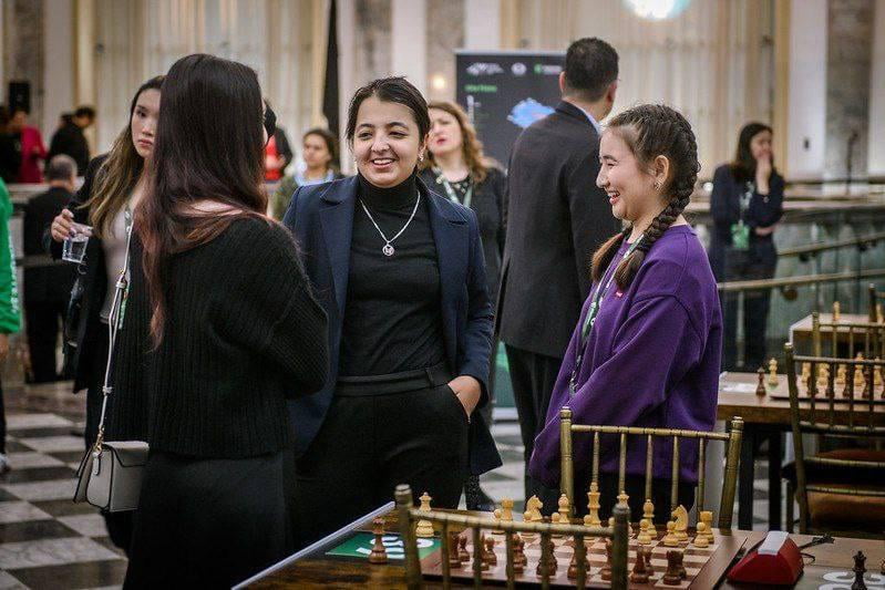 Saida Mirziyoyeva Afro’za Hamdamovani tabikladi