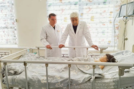 Фарғоналик қизалоқнинг қорнидан 135 та магнит шарча олиб ташланди