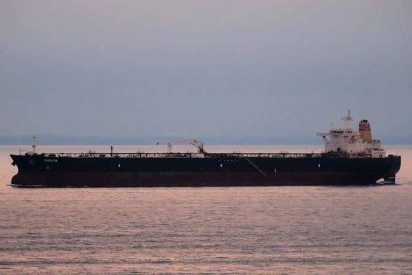 Россия нефти ортилган танкер Германия қирғоқлари яқинида сузиб юрибди