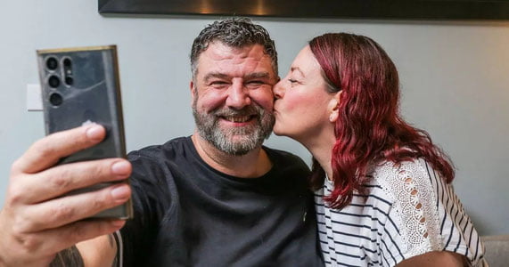 СМС орқали танишиб бахтли яшаб келаётган жуфтлик