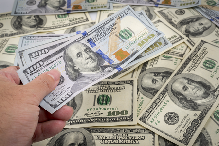 Dollarning rasmiy kursi pastladi