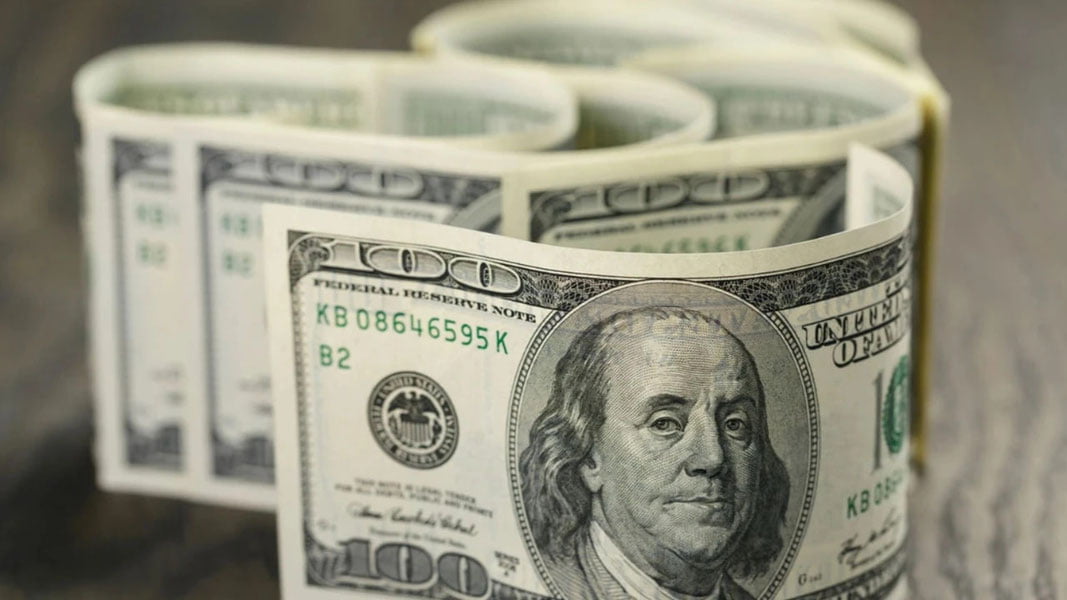 Долларнинг расмий курси бироз тушди