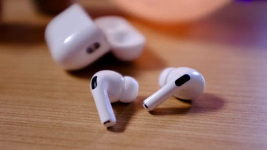 Apple AirPods sinxron tarjima funksiyasini ishlab chiqdi