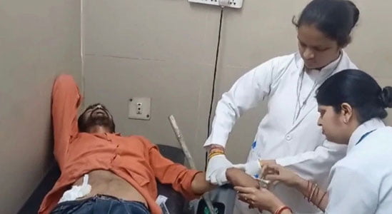 Ҳиндистонлик эркак ўзини операция қилишга уринди