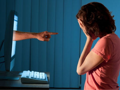 Erkak sevgilisiga otasining hoki bilan shantaj qildi