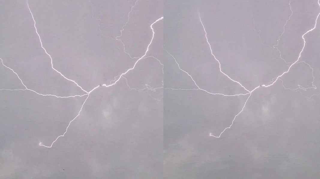 Туркияда учаётган самолётни яшин урди