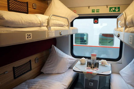 Навоийда поезд кузатувчиси суд қилинди