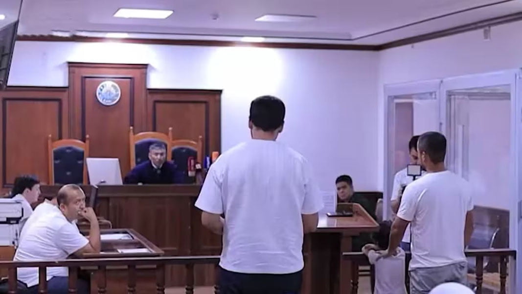 Andijonda erkak 5 yoshli ikki qizchani aldab, tilla ziraklarini yechib oldi