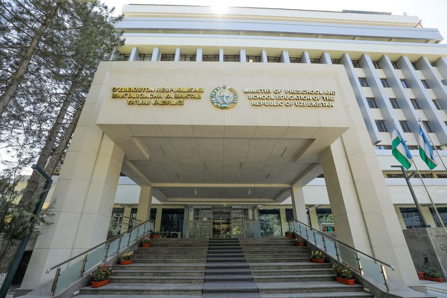 Til sertifikatisiz o‘qituvchilarni ishdan bo‘shatish bo‘yicha ko‘rsatma berilmadi — Vazirlik