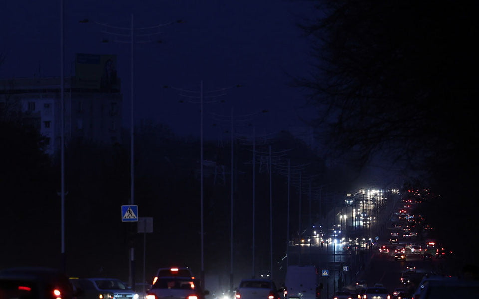 Тошкент кўчалари бўйлаб одамларга ташланган буқа отиб ўлдирилди