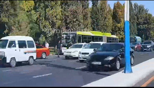 Тошкентда иккита йўловчи автобуси ва “Оnих” автомобили тўқнашиб кетди