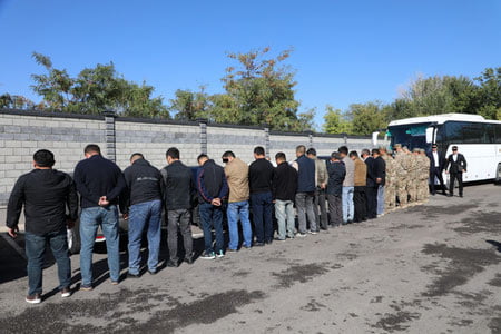 Қирғизистонда 24 нафар амалдор йиғилишнинг ўзида ҳибсга олинди