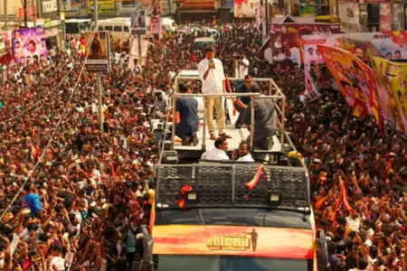 Ҳиндистонда сайловолди митингидаги тиқилинчда 40 киши ҳалок бўлди