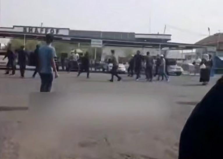 Фарғонада оммавий жанжал: одам пичоқланган ва машинада босиб кетилган