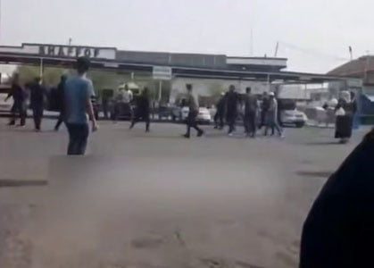 Фарғонада оммавий жанжал: одам пичоқланган ва машинада босиб кетилган